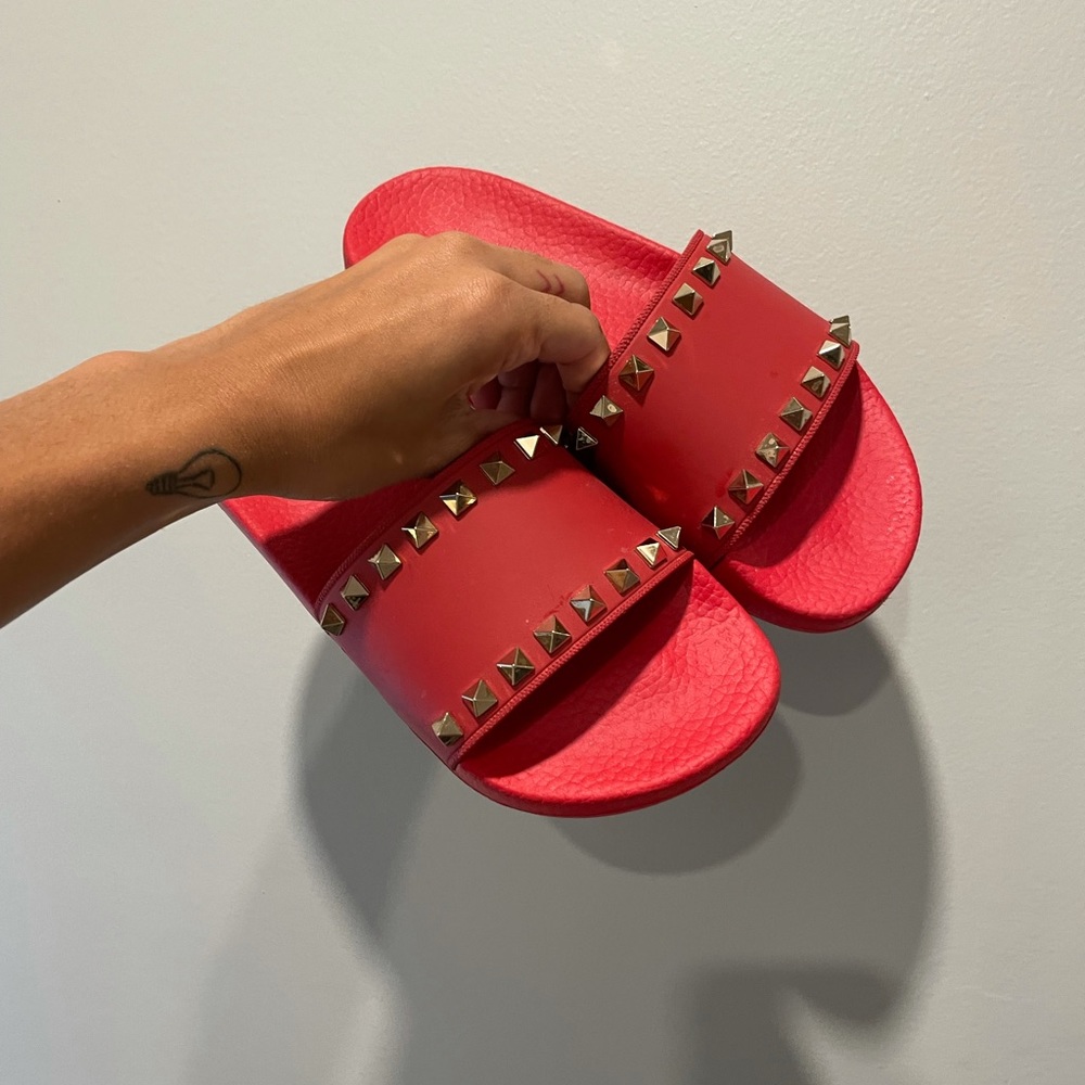 COPY - Valentino Slides
